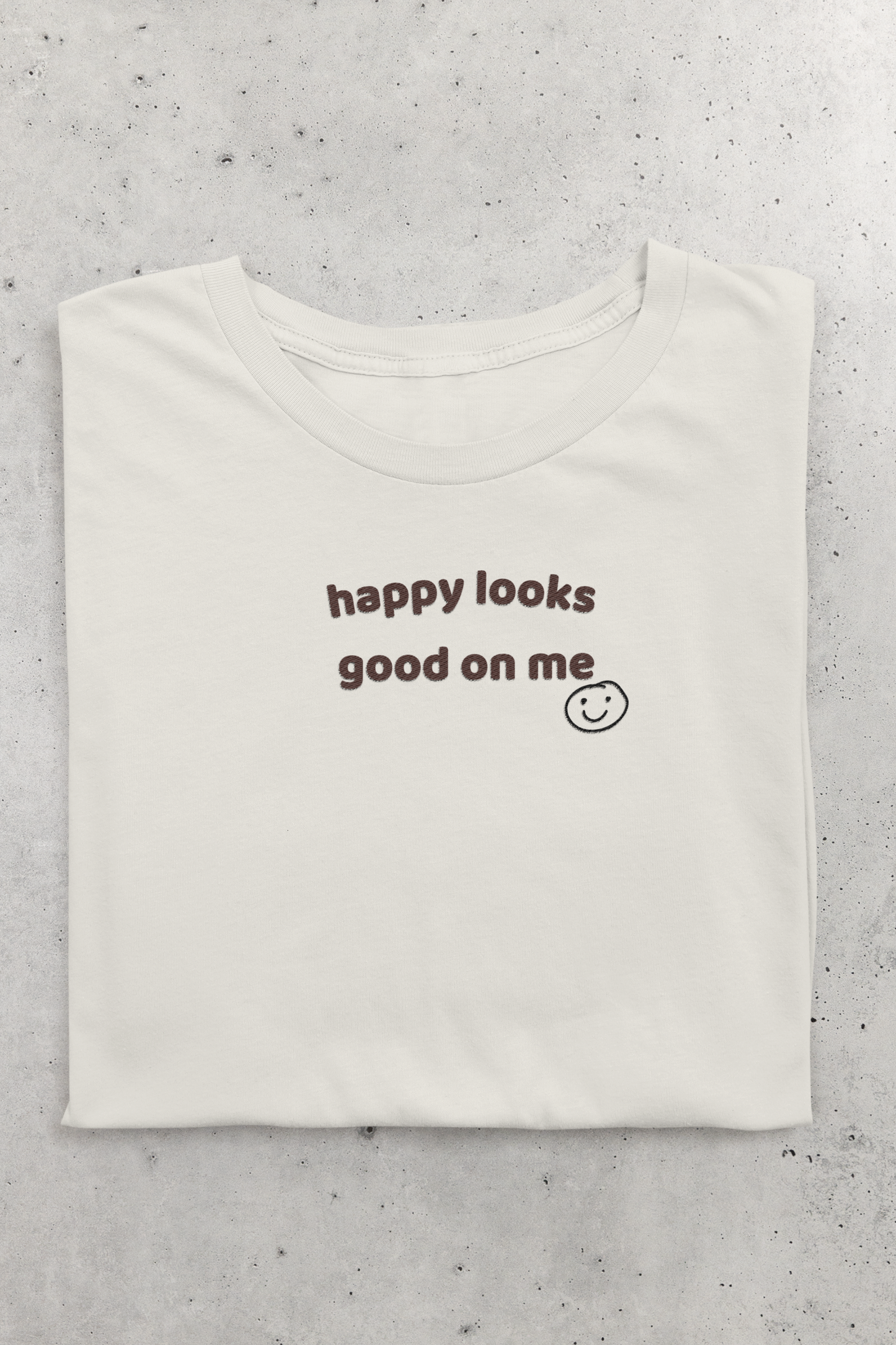 Happy Looks Good On Me Cute Graphic Tee