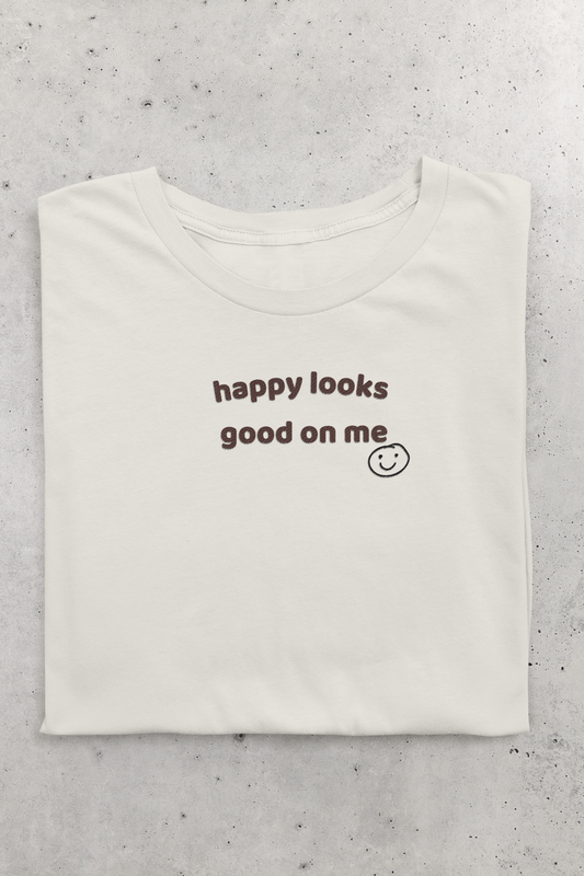 Happy Looks Good On Me Cute Graphic Tee